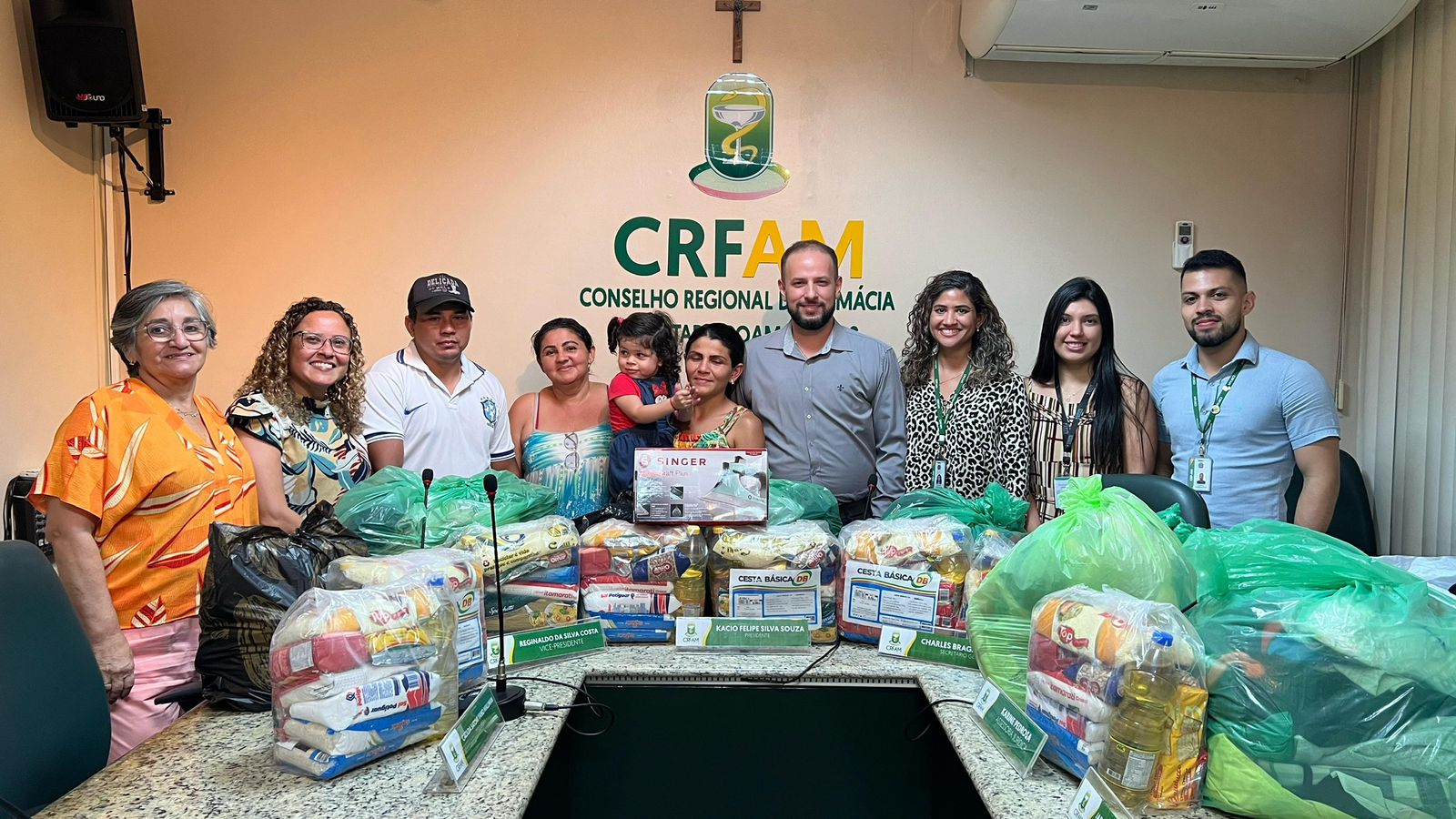 CRF-AM entrega primeiras doa&ccedil;&otilde;es arrecadadas para fam&iacute;lias atingidas por inc&ecirc;ndio em Manaus 