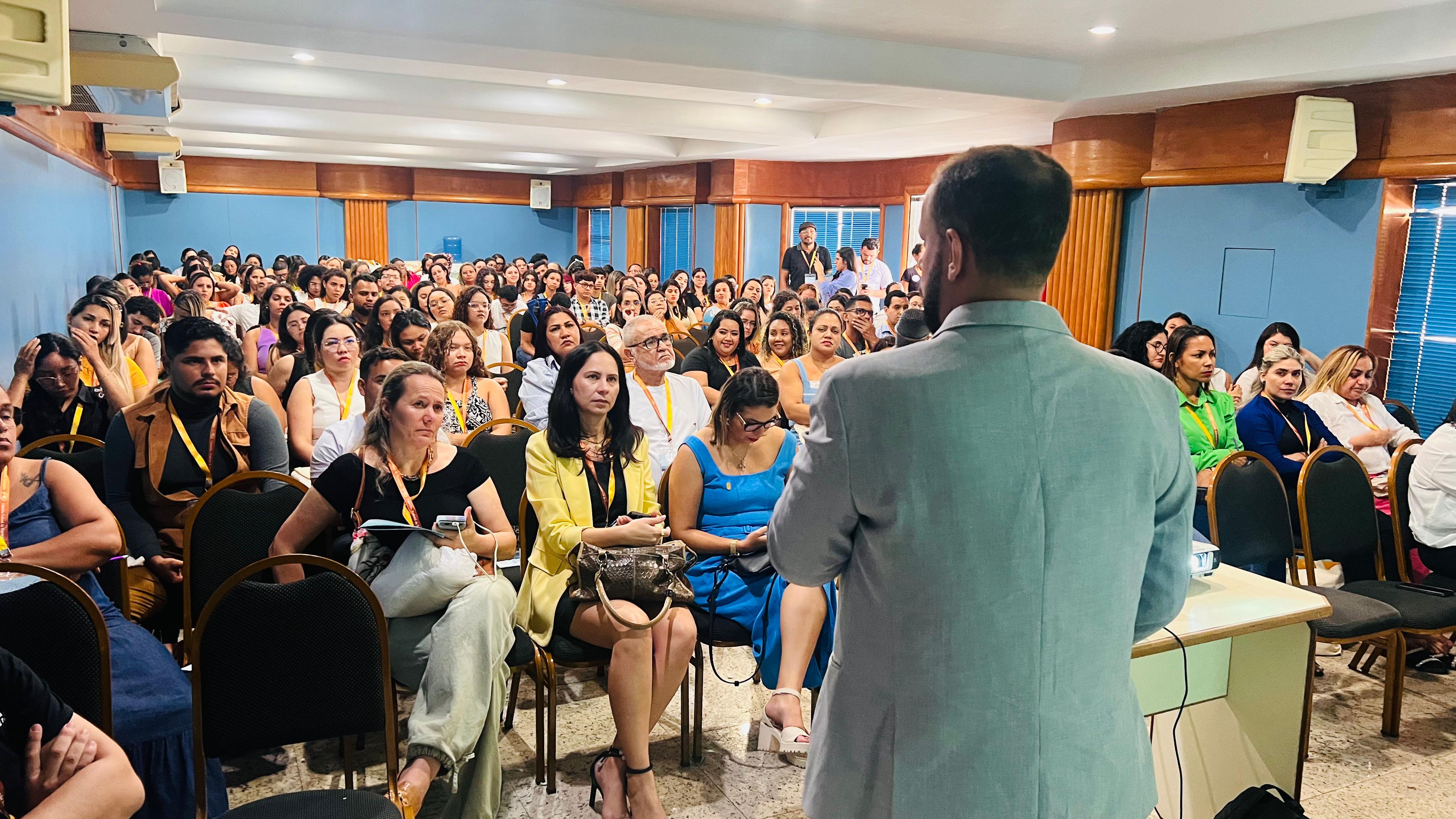 Presidente do CRF-AM palestra no II Congresso Farmac&ecirc;utico do Par&aacute;