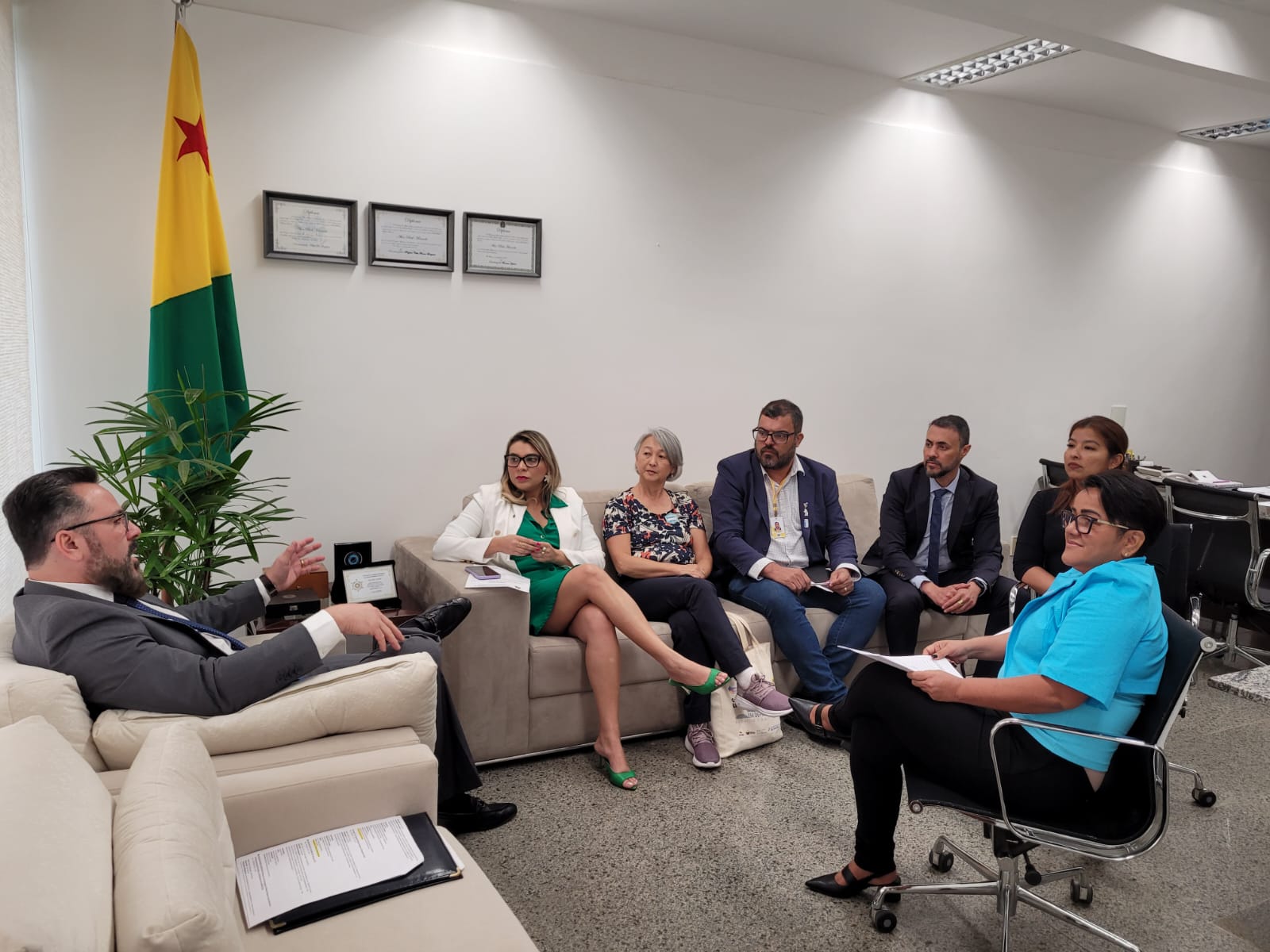 CRF-AM se encontra com parlamentares para cria&ccedil;&atilde;o de Frente Parlamentar Mista